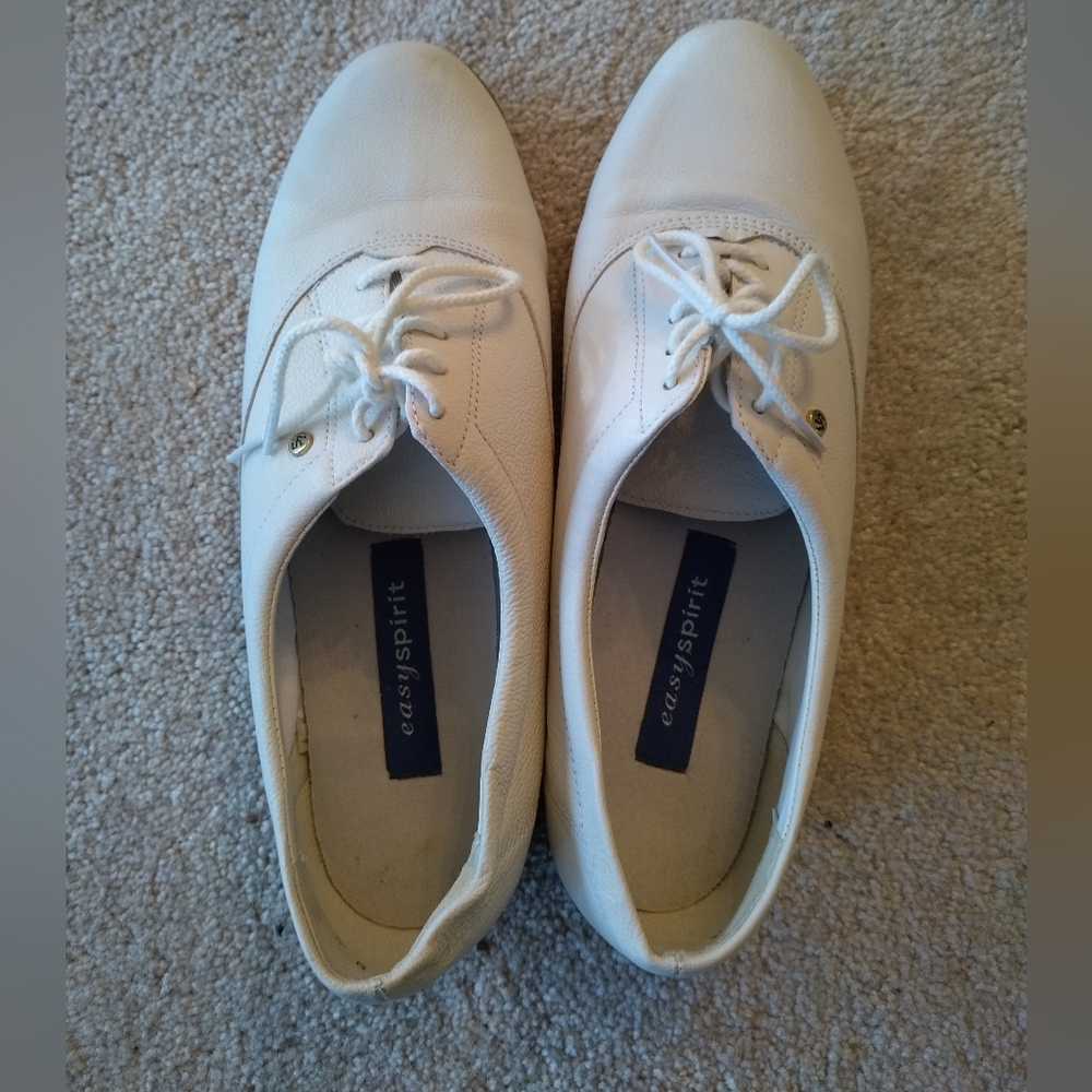 Women's Easy Spirit Leather Oxfords In Cream